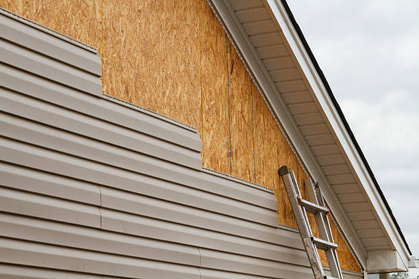 Professional Siding Installation technician working in Jeffersonville, KY